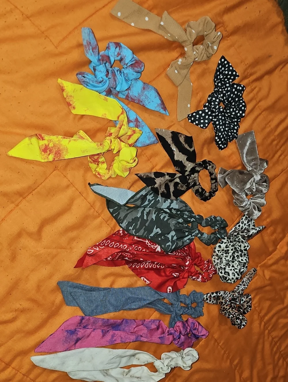 Large Lot Of Bow Scrunchies!! 13 Piece Lot!!